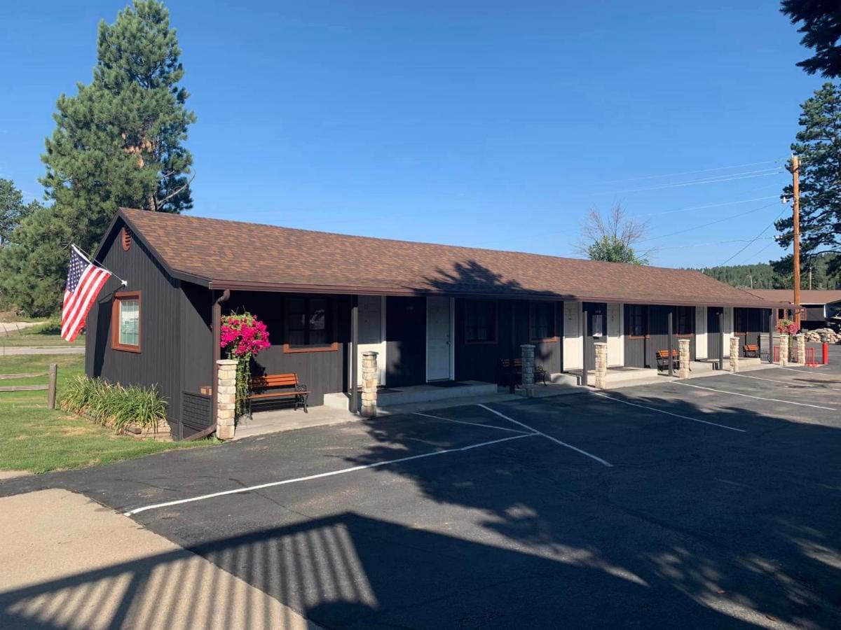 Lantern Inn Hill City Exterior photo